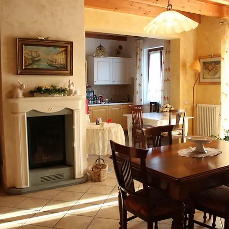 Lucy 4* Μπαρντολίνο